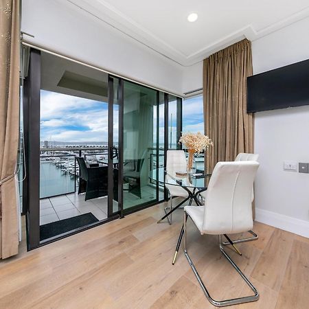Exquisite Sun Soaked Corner Apartment Оукланд Екстериор снимка