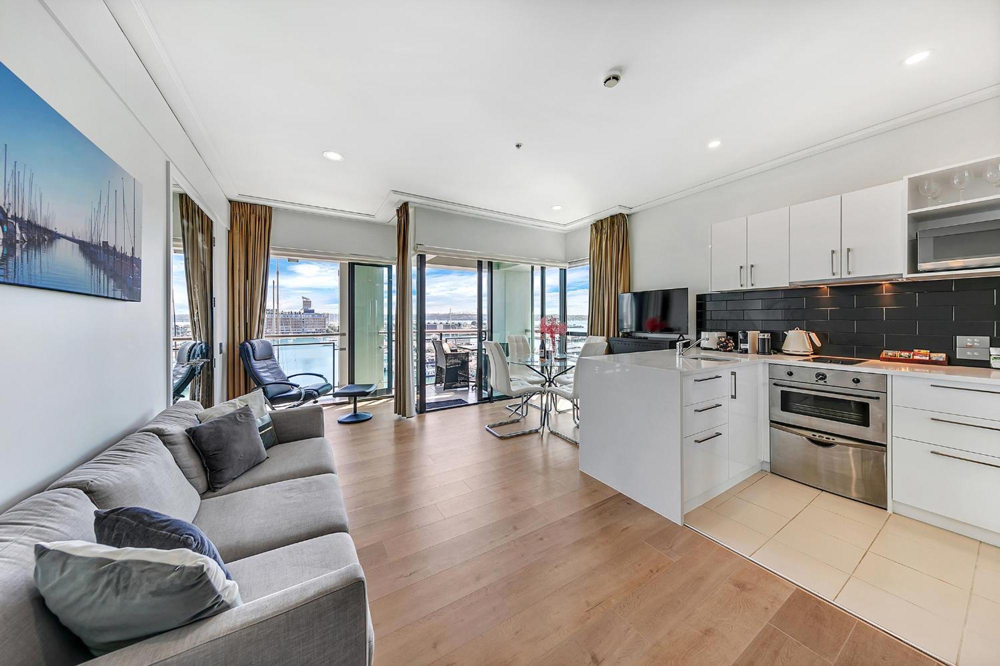 Exquisite Sun Soaked Corner Apartment Оукланд Екстериор снимка