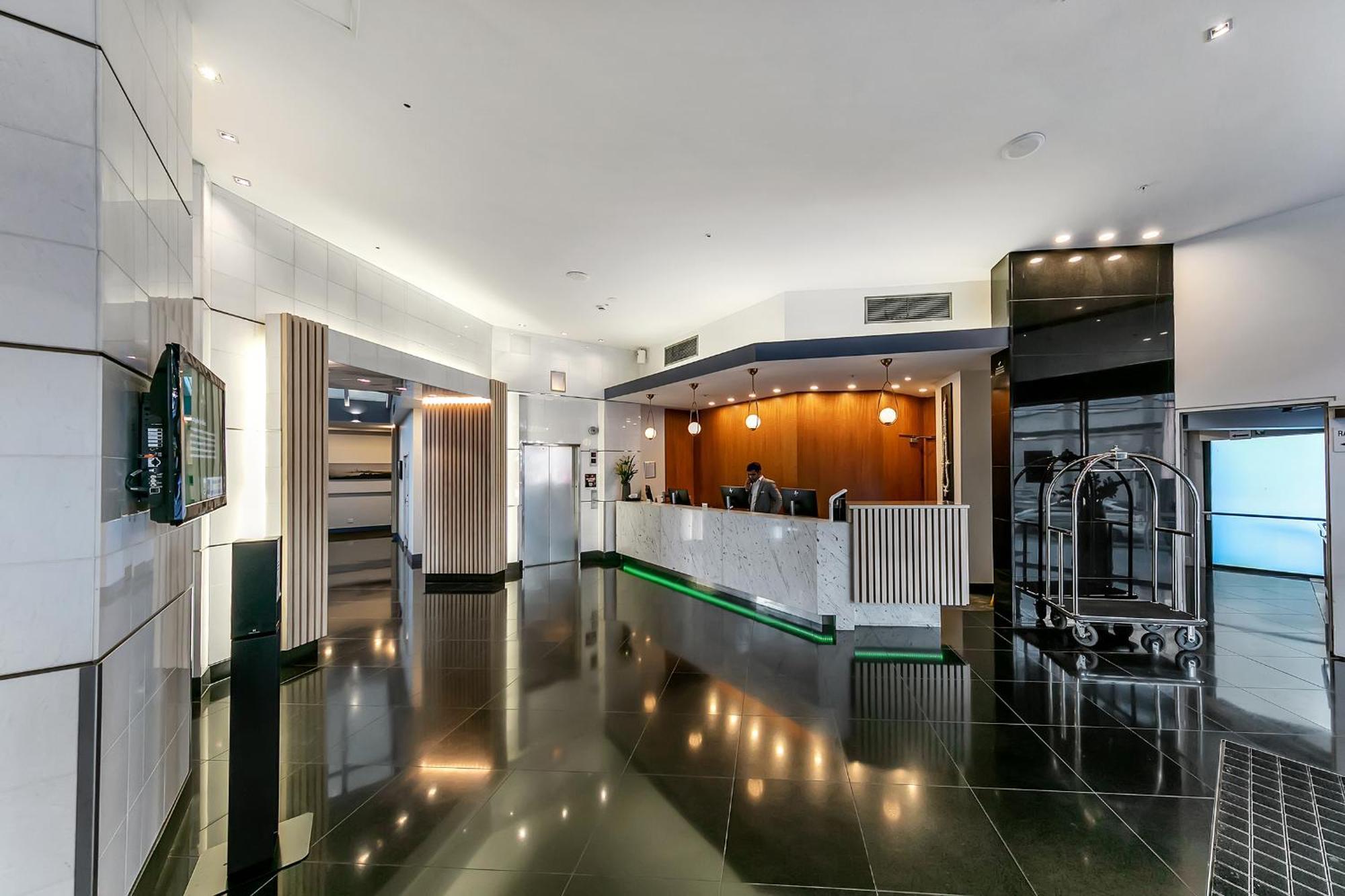 Exquisite Sun Soaked Corner Apartment Оукланд Екстериор снимка