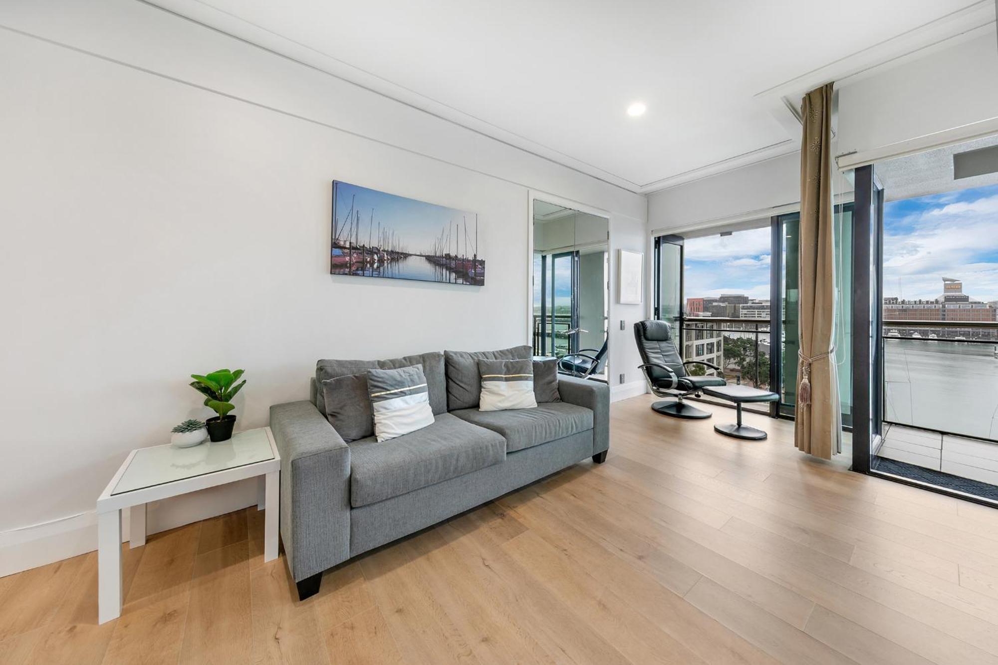 Exquisite Sun Soaked Corner Apartment Оукланд Екстериор снимка