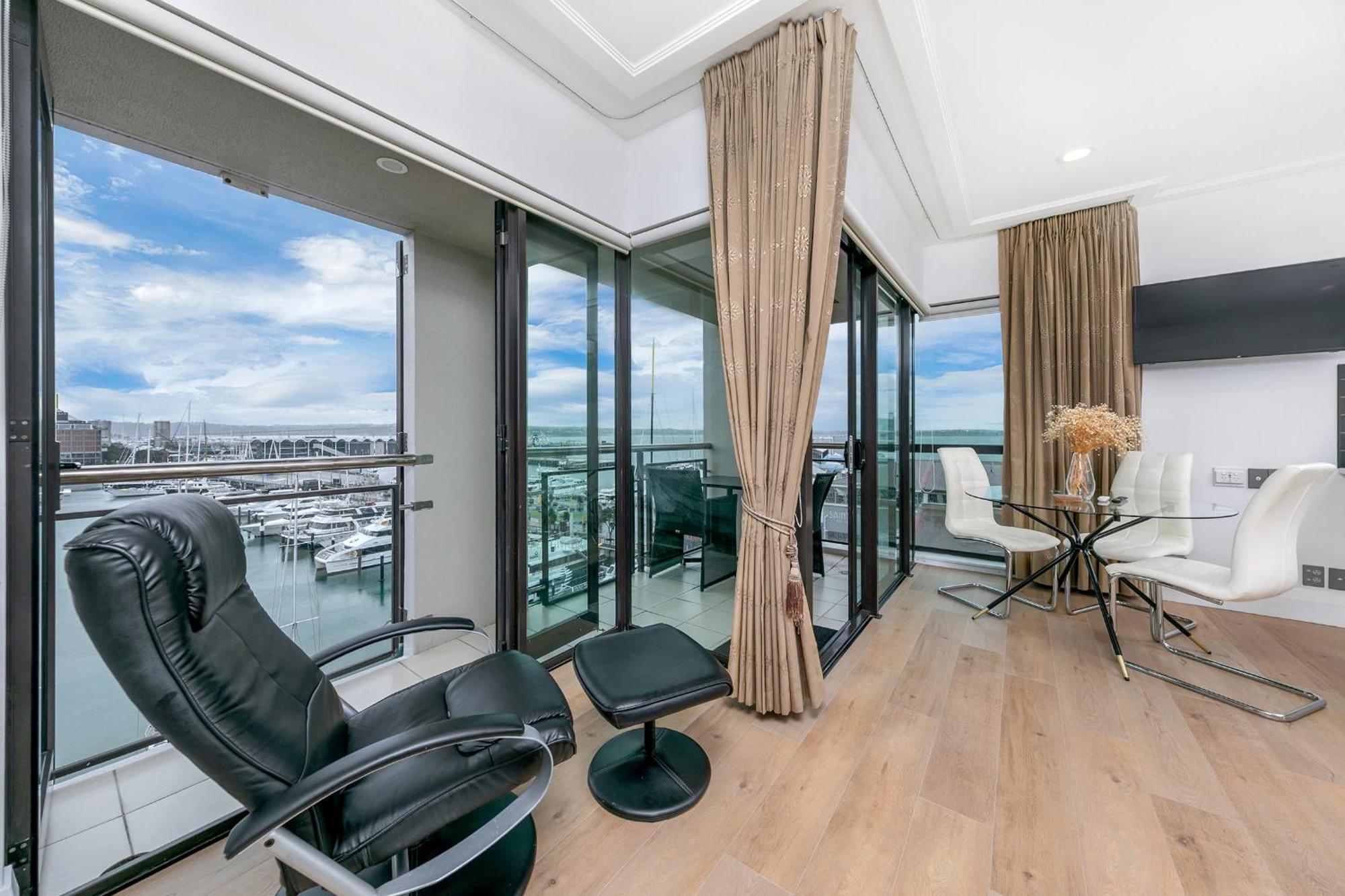 Exquisite Sun Soaked Corner Apartment Оукланд Екстериор снимка